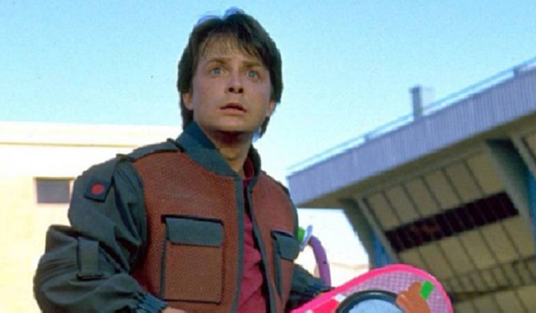 Coldplay recuerda a Back to the Future: Coldplay se luce recreando una escena de “Volver al futuro”