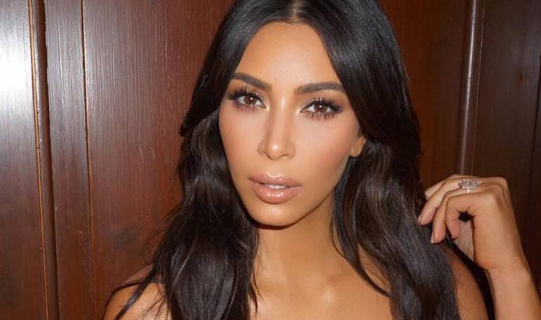 Kim Kardashian luce una cintura muy pequeña: El secreto de Kim Kardashian para lucir una cintura muy pequeña