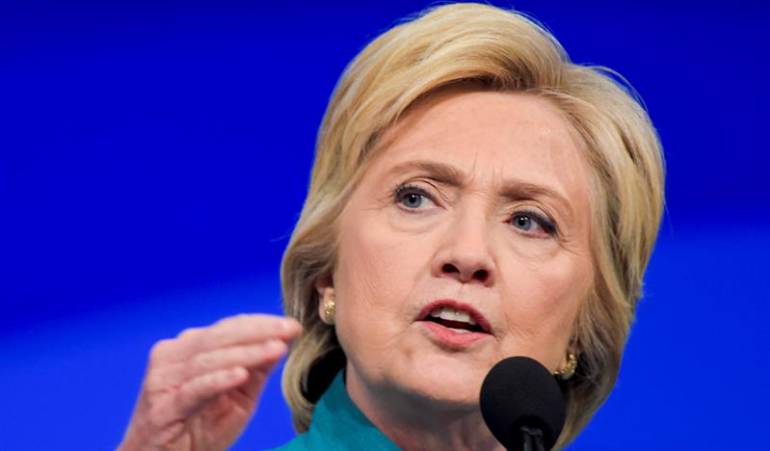 Hillary Clinton abre cuenta de Twitter en español