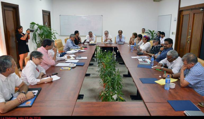 MinInterior se reunió en Cuba con la delegación de paz de las Farc