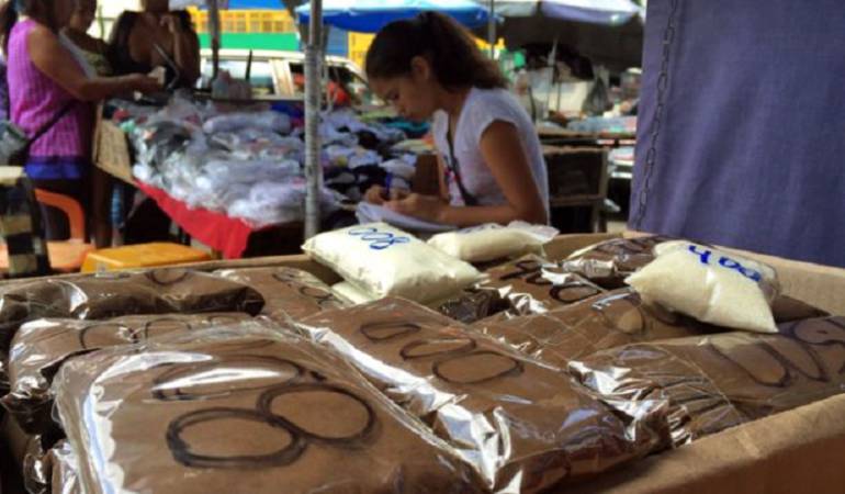 En la calle de Caracas están vendiendo el café en versión ultra pequeña, en una reventa de la reventa.