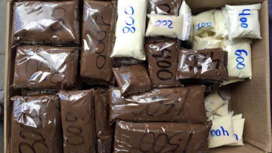 Venta de café, leche en polvo y azúcar "al detal". Es decir: en versiones ultra pequeñas. Venta de café, leche en polvo y azúcar "al detal". Es decir: en versiones ultra pequeñas.