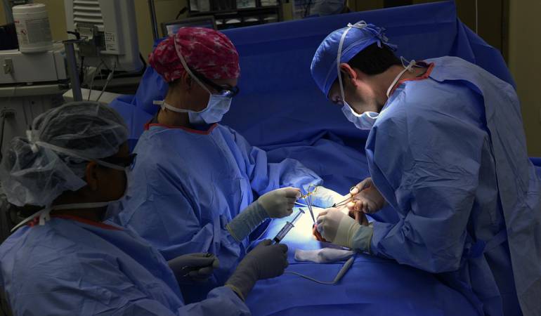 Títulos en cirugía plática: Se destapa escándalo por convalidación de títulos en cirugía plática