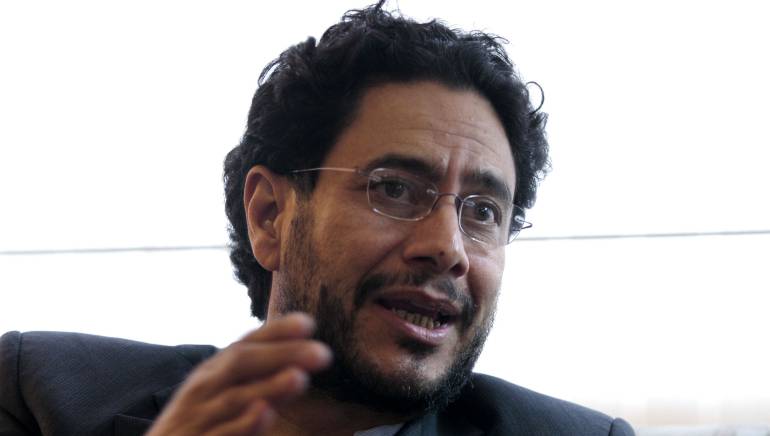 Ponencia pide mantener investidura del senador Iván Cepeda