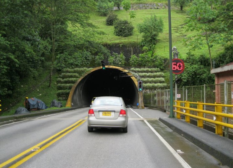 Carretera Bogotá - Villavicencio: Entre las 10 de esta noche y las 4 de la mañana cerrados los tres túneles de la vía Bogotá - Villavicencio