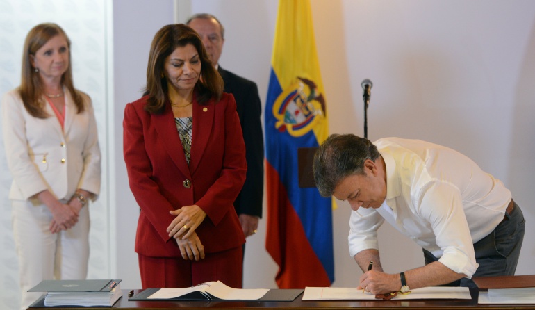 Costa Rica satisfecha con la entrada en vigencia del TLC con Colombia