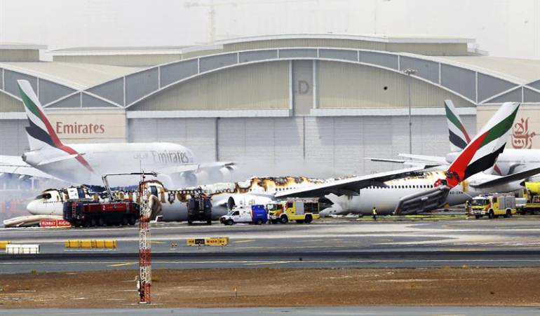 Accidente de avión en Dubái: Se incendia avión de Emirates al aterrizar en Dubái