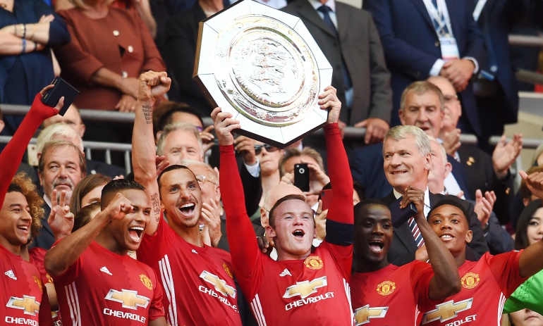 Manchester United logró su primer título de la temporada