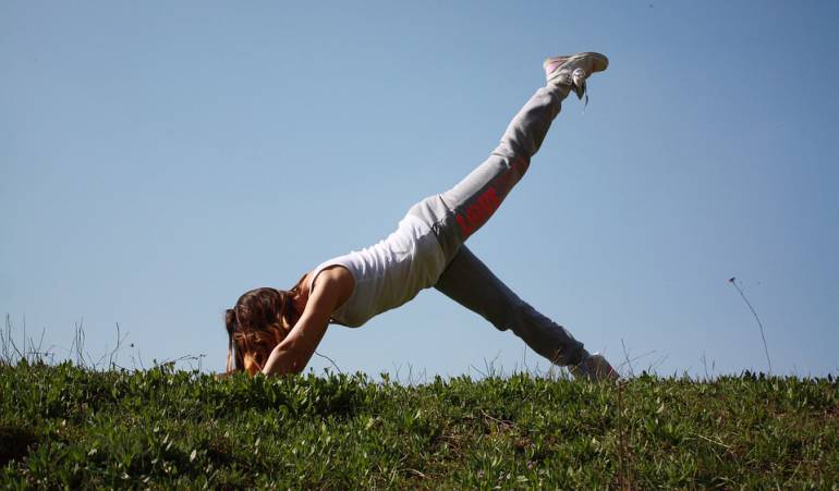 Actividad física para mantener la figura utilizando espacios públicos: Rutina de ejercicios para mantener la figura sin necesidad del gimnasio