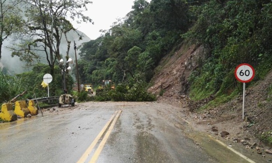 Lluvias carreteras: Por derrumbe cerrada transitoriamente la via Bogotá – Villavicencio Lluvias carreteras: Por derrumbe cerrada transitoriamente la via Bogotá – Villavicencio