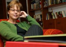 Piedad Bonnett cuestionó actuación de profesor que le envió un trabajo sobre su hijo
