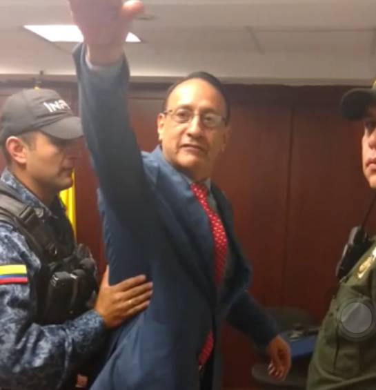 Caso Álvaro Cruz carrusel de contratación: Con aplausos recibieron y despidieron a Álvaro Cruz investigado por el carrusel Caso Álvaro Cruz carrusel de contratación: Con aplausos recibieron y despidieron a Álvaro Cruz investigado por el carrusel