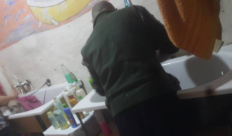“Infraganti” captaron a peluquero con uno de sus clientes