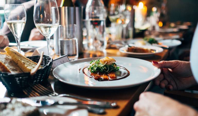 Es recomendable acostarse luego de comer: ¿Hasta qué hora es sano comer en la noche antes de acostarse?