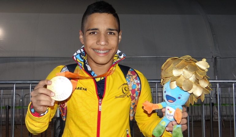 Carlos Serrano gana plata en Paralímpicos y es triple medallista en Río 2016