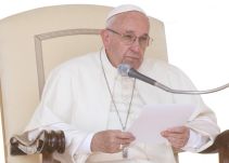 El papa recibirá en audiencia a familiares de víctimas del ataque de Niza