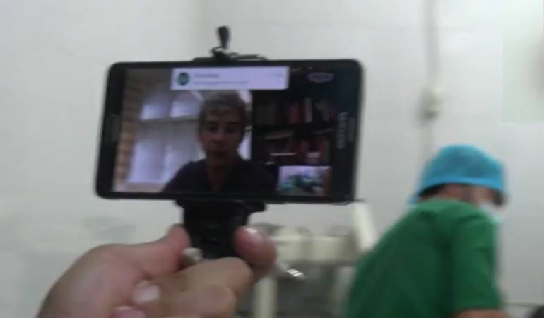David Nott, operaciones a través de Skype: David Nott, el doctor que dirige complejas operaciones a través de Skype