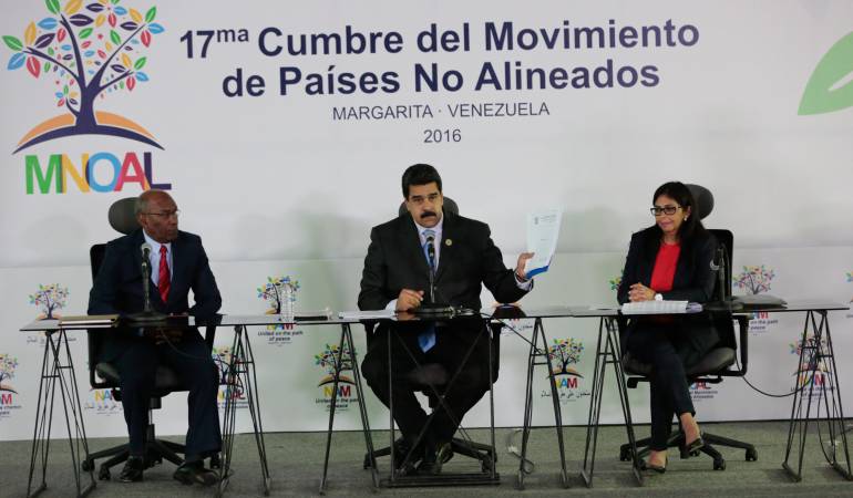 Cumbre del movimiento de los No Alineados: Cumbre Descarrilada
