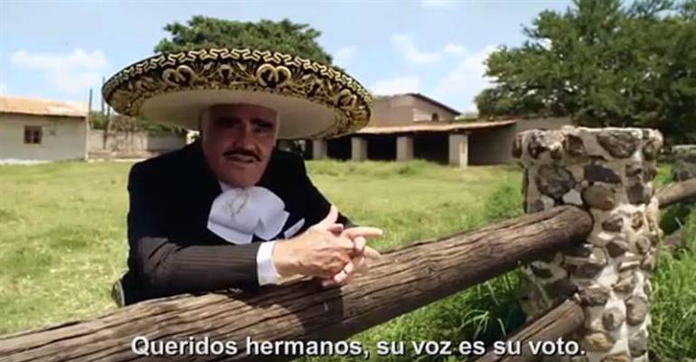 El cantante mexicano Vicente Fernández da su apoyo a Clinton con un corrido