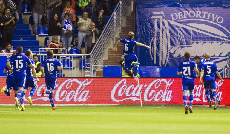 Alavés 3-1 Granada Daniel Torres: Con Daniel Torres los 90 minutos, Alavés alcanzó su primer triunfo como local en Liga