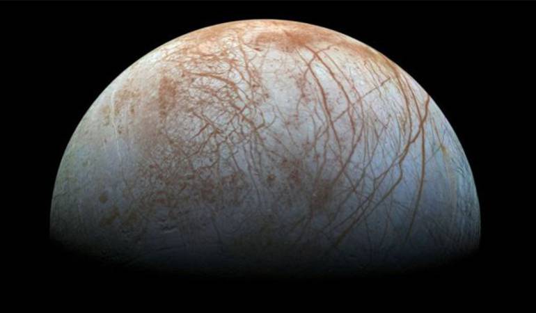 Chorros de agua en el espacio: ¿Géiseres gigantes?: qué son los increíbles “chorros de agua” que lanza al espacio Europa, una de las lunas de Júpiter
