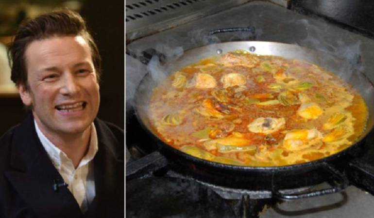 La extraña receta de "paella" que indigestó al chef británico Jamie Oliver