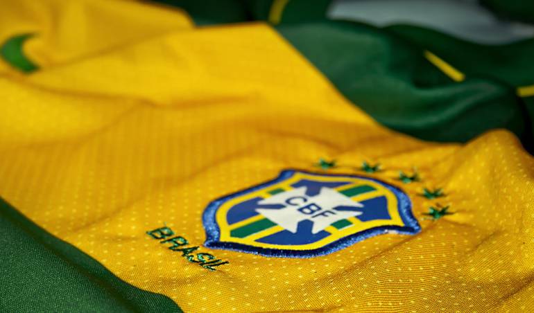 Jóvenes ingresan a la casa de Romario y roban camisetas del futbolista