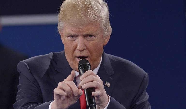 Segundo debate camino a la presidencia de EE.UU.: Trump afirma que, si él fuera presidente, Clinton estaría "en la cárcel"
