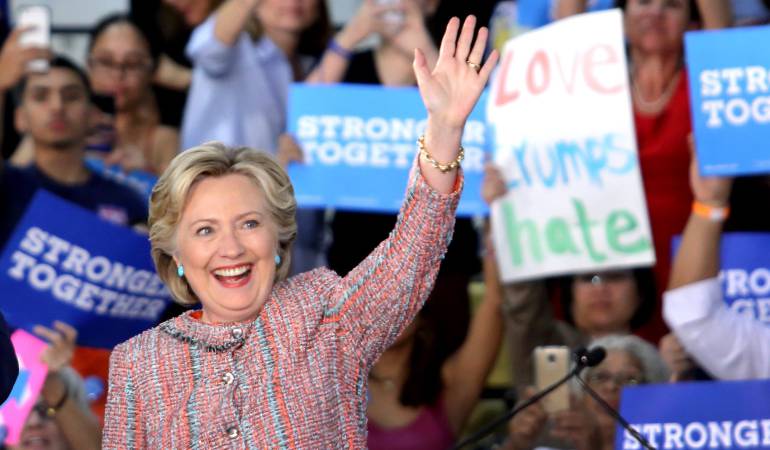 Hillary Clinton, Walmart y elecciones presidenciales: Qué decía la polémica camiseta que Walmart retiró hace 20 años y qué tiene que ver con Hillary Clinton