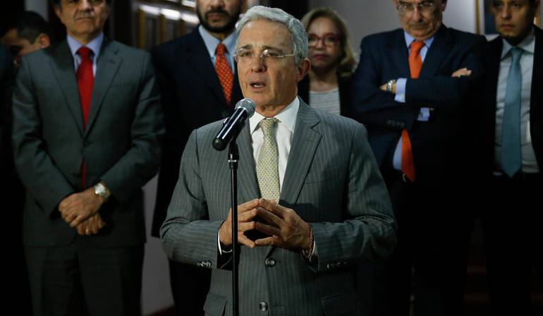 Uribe es el hombre que está bloqueando la paz en Colombia: The New York Times