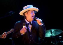 Estos son los músicos latinoamericanos que, como Bob Dylan, se merecen un Nobel de Literatura