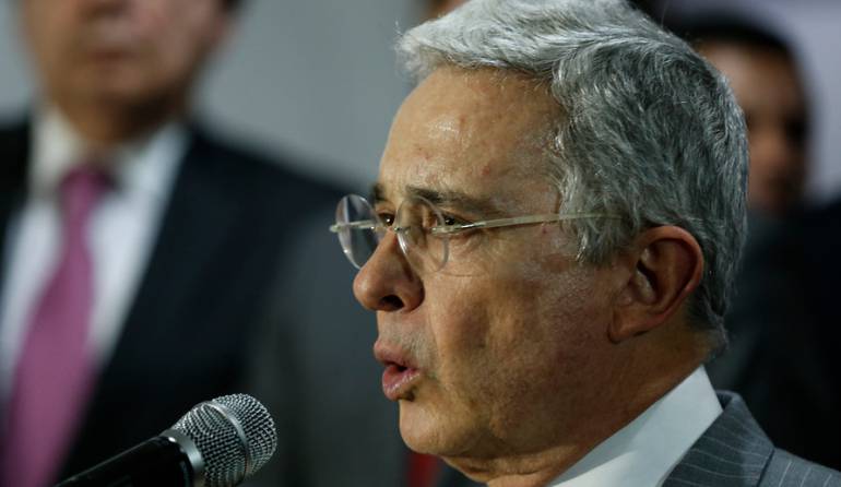 Acuerdos de paz Álvaro Uribe: Uribe pide "acuerdo ya" para paz con las Farc pero con "modificaciones de fondo"