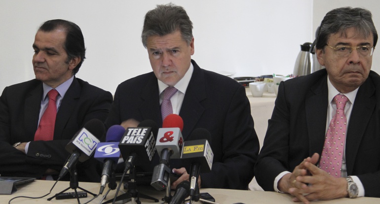 Mentiras del No en el plebiscito: Juan Carlos Vélez a responder por presunta publicidad engañosa en el plebiscito