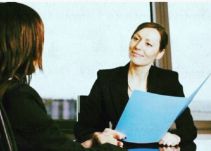 Las mañas y gestos nerviosos que pueden arruinar tu entrevista de trabajo