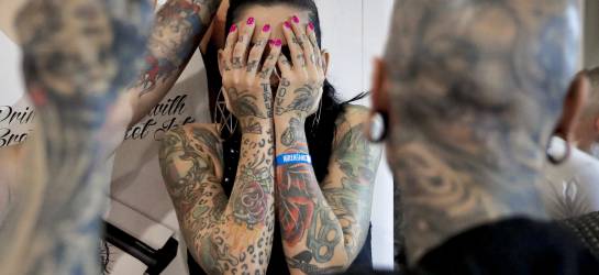 Maestros del tatuaje se reunen en convención en Rumania: Estrafalarios tatuajes exhibidos en convención en Rumania Maestros del tatuaje se reunen en convención en Rumania: Estrafalarios tatuajes exhibidos en convención en Rumania