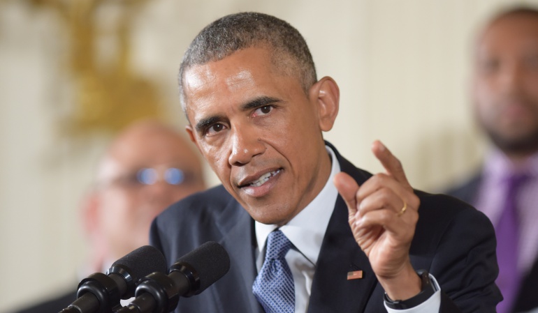 Obama busca el voto negro y joven mientras Clinton apuesta por Arizona
