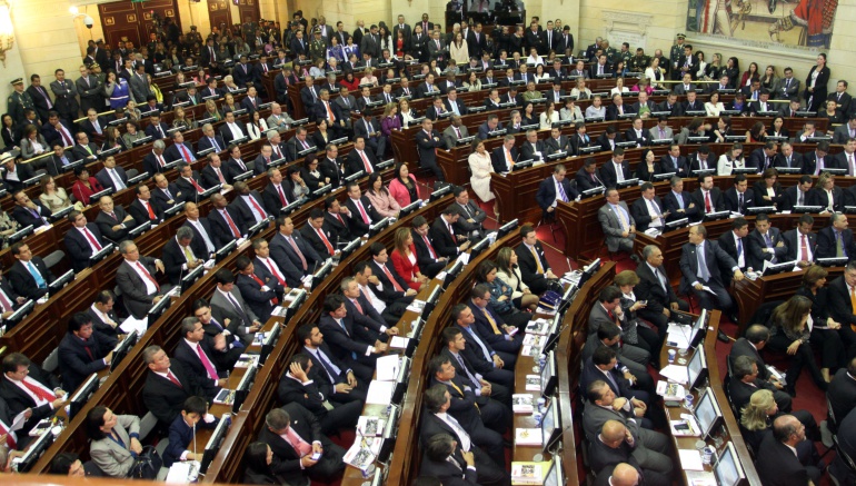 Congresistas Colombia Salarios: Congresistas colombianos en el pódium de los salarios parlamentarios más altos de América