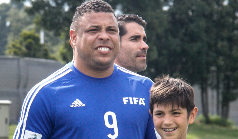 Ronaldo escuela fútbol Colombia: Ronaldo ‘Fenómeno’ presenta escuela de fútbol en Colombia