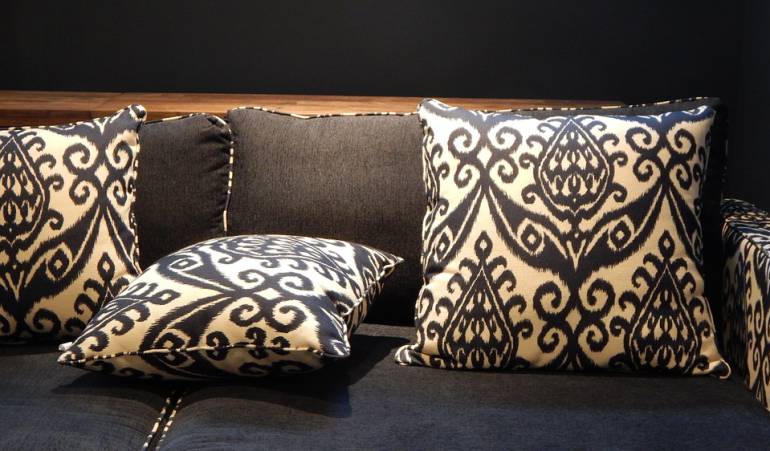 http://caracol.com.co/agr/color_y_decoracion/a/: Los cojines, un accesorio que le puede dar un mejor aspecto a su sala