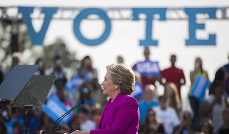 Mujeres esperan que Clinton reivindique su posición en el mundo