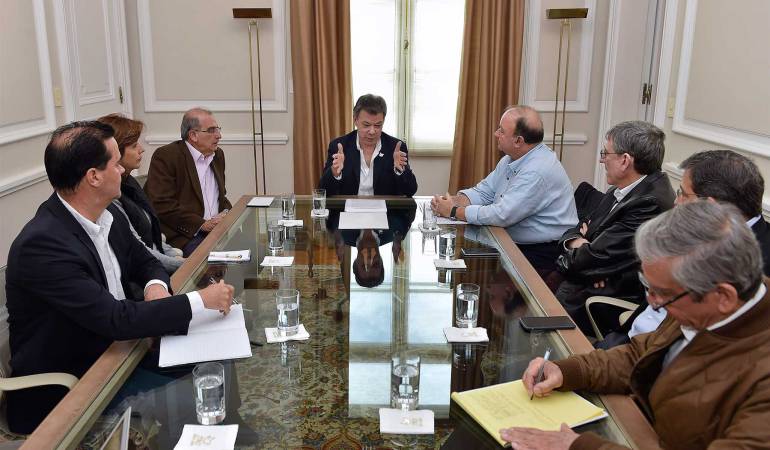 Santos ordena cónclave a sus negociadores para perfeccionar los acuerdos de paz