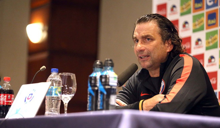 Pizzi llama diez jugadores del fútbol local para enfrentar a Colombia y Uruguay
