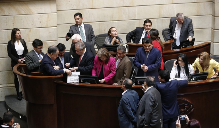 Cuánto gana un senador: Aumento salarial de los congresistas no podría ser superior al del salario mínimo