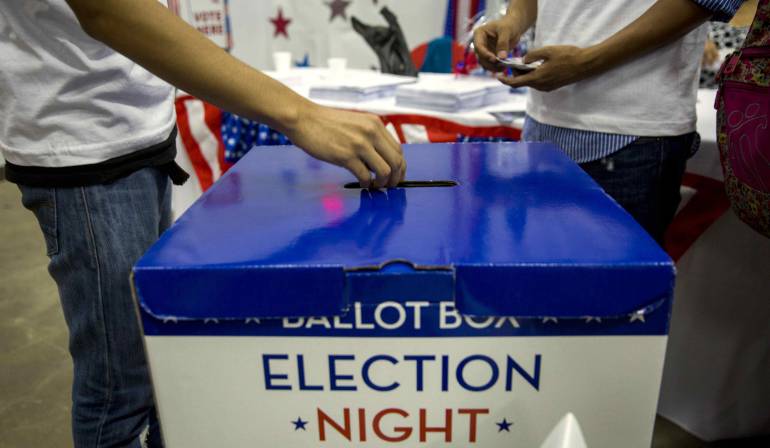 Seguidores de Clinton piden en redes sociales un reconteo de votos tras posibles fraudes informáticos en algunos estados.: Denuncias de hackeo en votaciones, impulsan a seguidores de Clinton a pedír recuento en estados reñidos
