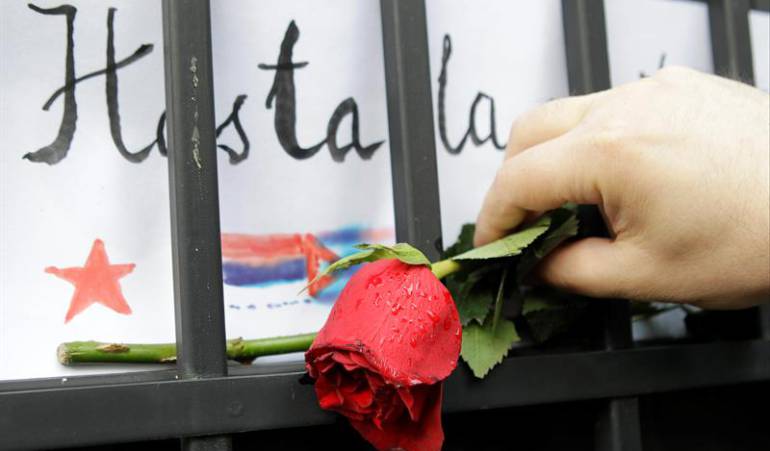 Los moscovitas lloran la muerte del "camarada Fidel"