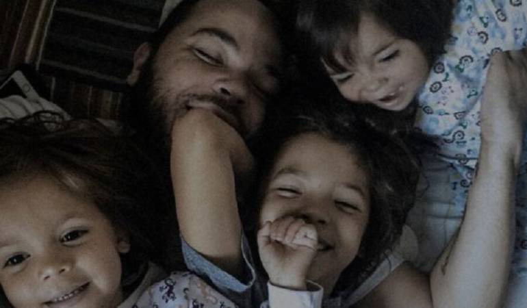 "Vengo de un lugar muy sexista": el hombre que está criando a su hijo como feminista