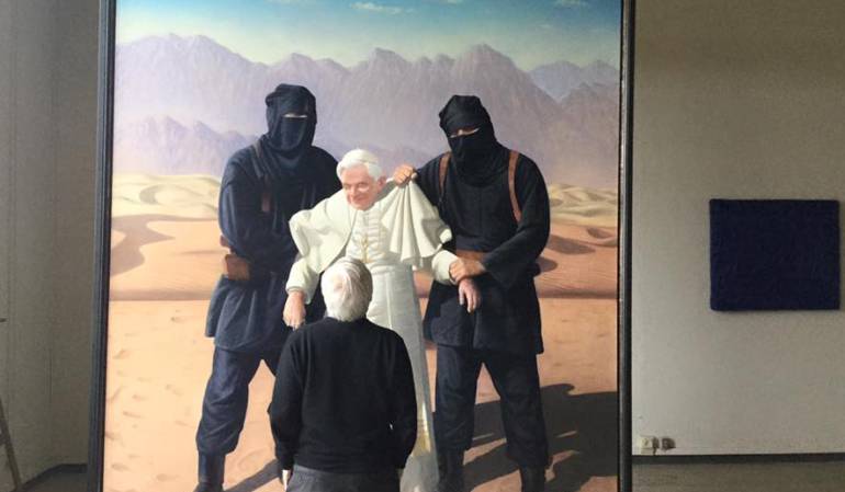 Pintor español expone un cuadro crítico con las situación actual del terrorismo islámico y el papel de la iglesia: Un pintor español recrea en un cuadro un hipotético secuestro de Benedicto XVI por la Yihad