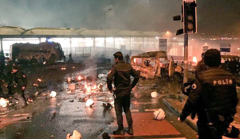 Explosión estadio del Besiktas en Estambul: Una explosión siembra el pánico cerca del estadio del Besiktas en Estambul