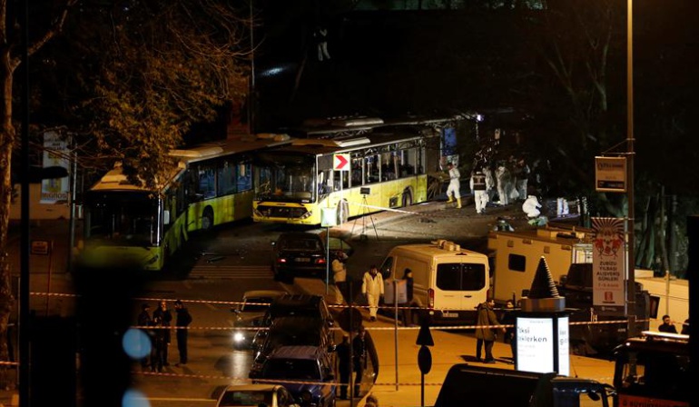 Explosión estadio del Besiktas en Estambul: Un atentado suicida deja al menos 15 muertos y decenas de heridos en Estambul
