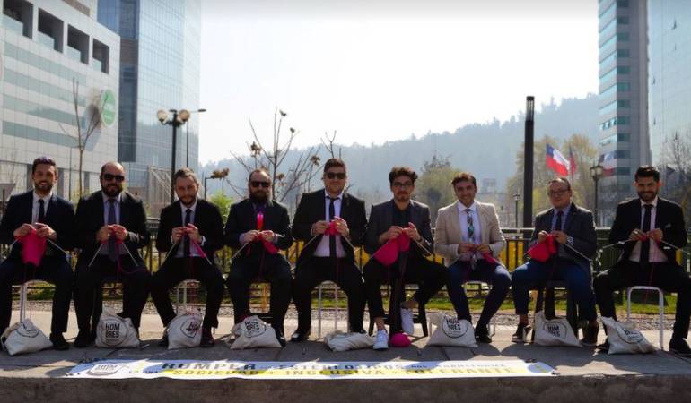Hombres Tejedores en Chile: Hombres Tejedores, el grupo chileno que desafía prejuicios con agujas e hilo